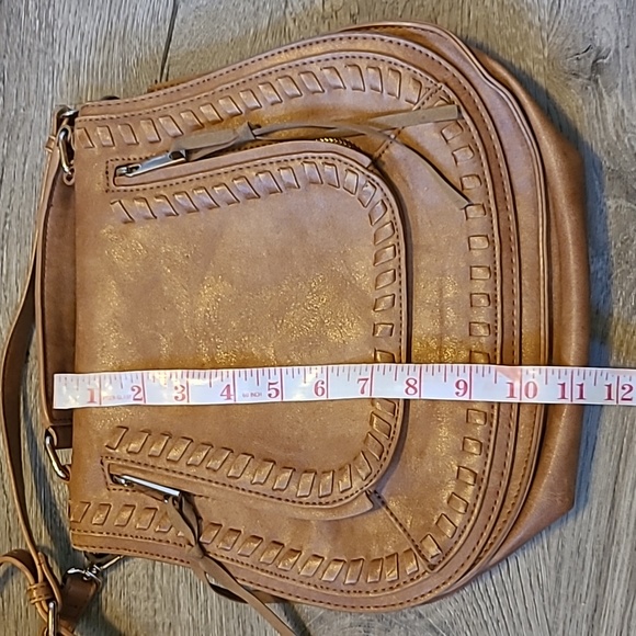 Urban expressions cross body saddle bag in cognac - Picture 4 of 10